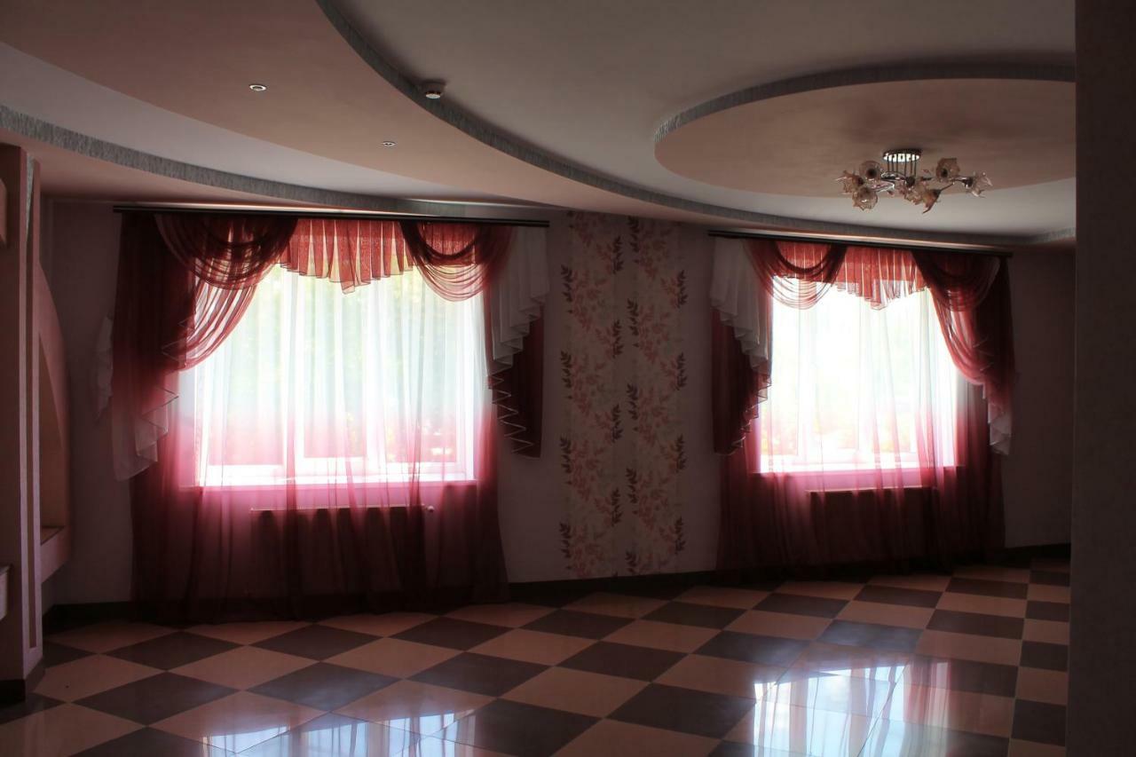 Kremin Hotel เกรเมอเนตส์ ภายนอก รูปภาพ