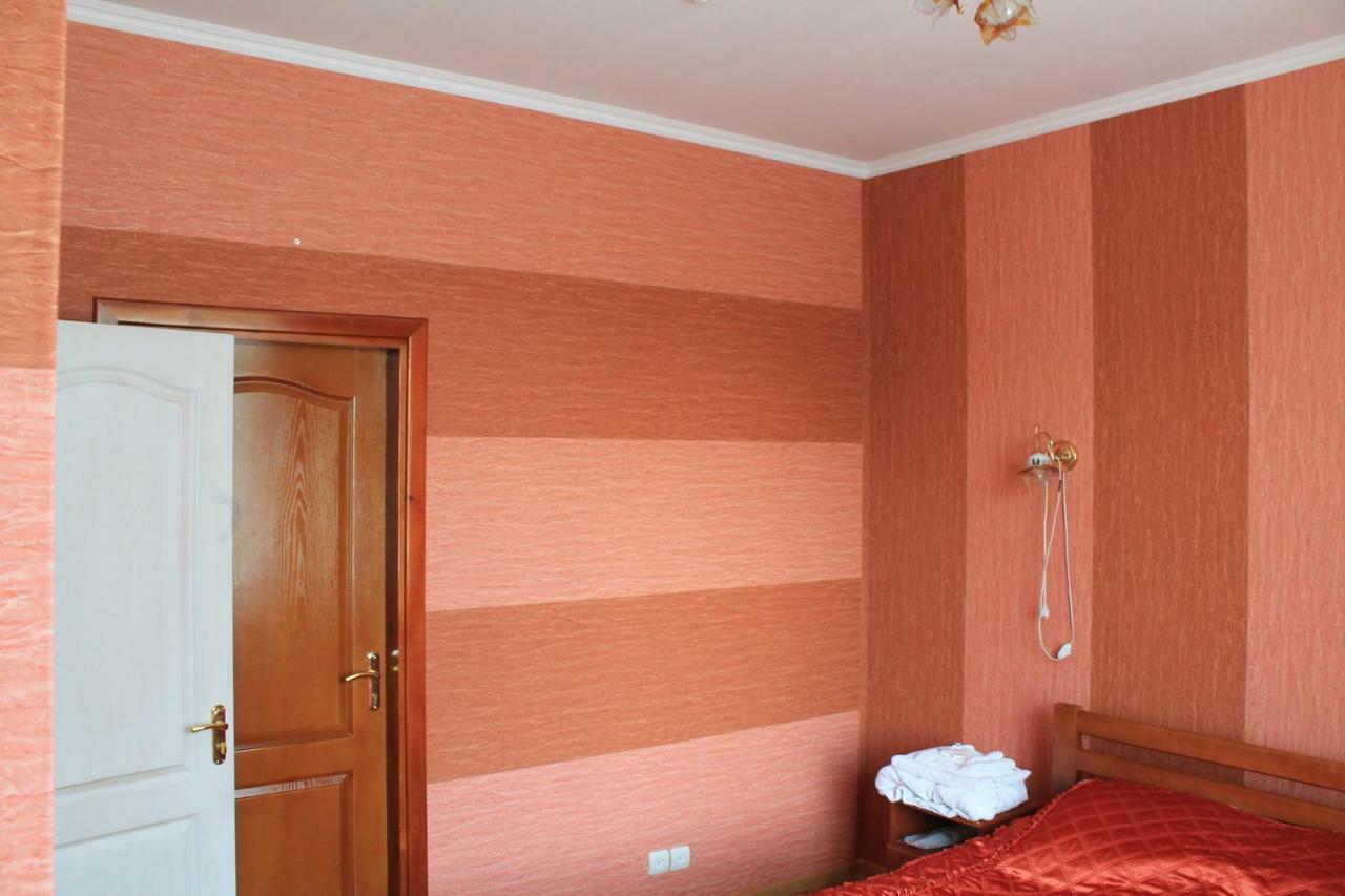 Kremin Hotel เกรเมอเนตส์ ภายนอก รูปภาพ