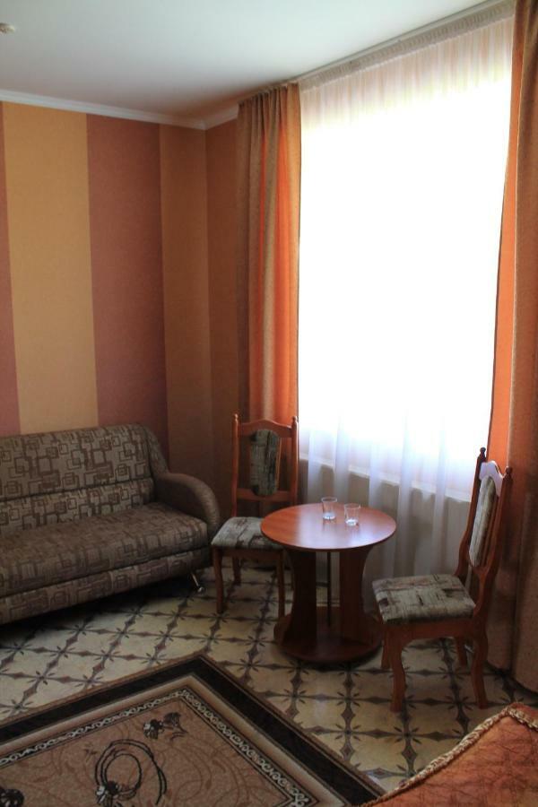 Kremin Hotel เกรเมอเนตส์ ภายนอก รูปภาพ