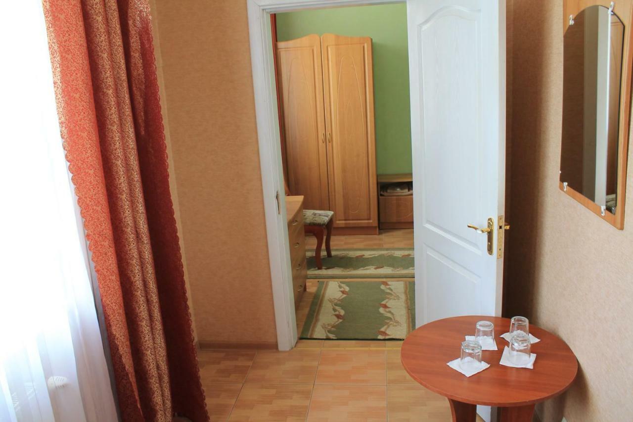 Kremin Hotel เกรเมอเนตส์ ภายนอก รูปภาพ
