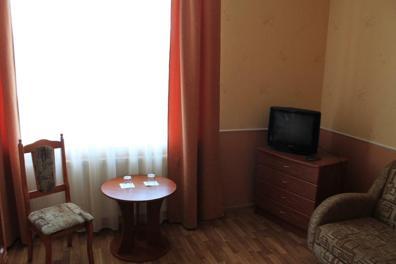 Kremin Hotel เกรเมอเนตส์ ภายนอก รูปภาพ
